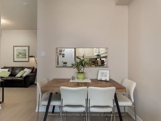 207 - 3085 Bloor St W