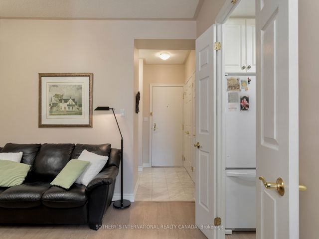 207 - 3085 Bloor St W