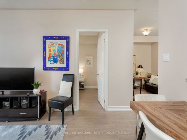 207 - 3085 Bloor St W