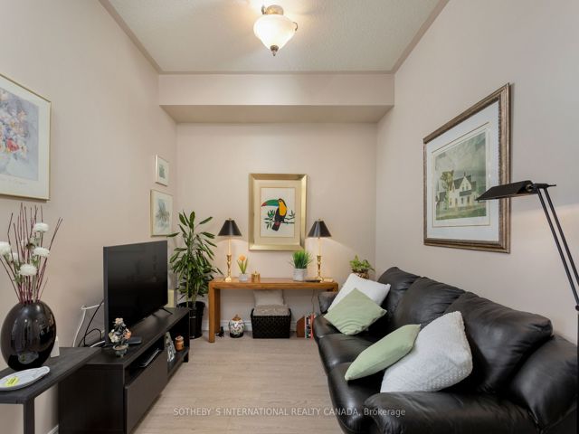 207 - 3085 Bloor St W