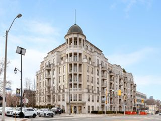 207 - 3085 Bloor St W