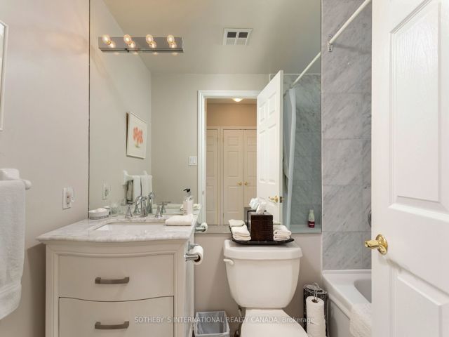 207 - 3085 Bloor St W