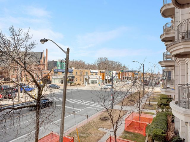 207 - 3085 Bloor St W