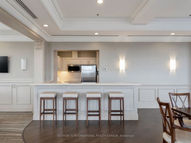 207 - 3085 Bloor St W