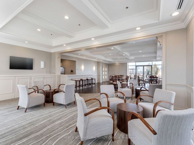 207 - 3085 Bloor St W