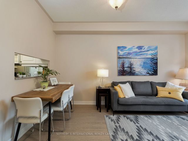 207 - 3085 Bloor St W