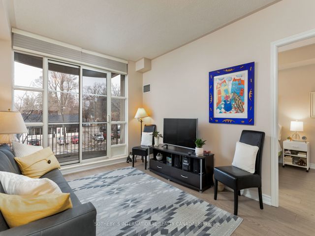 207 - 3085 Bloor St W