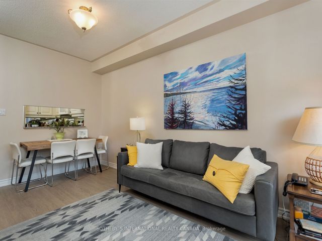 207 - 3085 Bloor St W