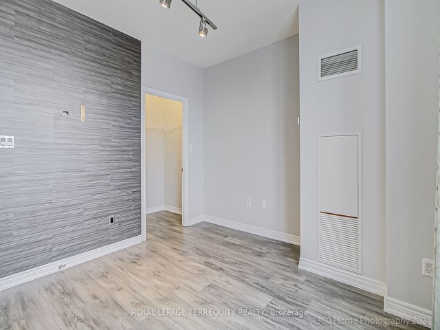 101 - 2772 Keele St