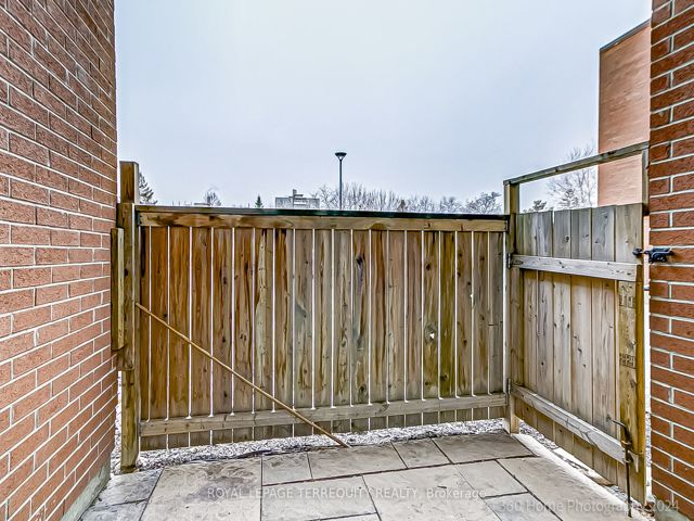 101 - 2772 Keele St