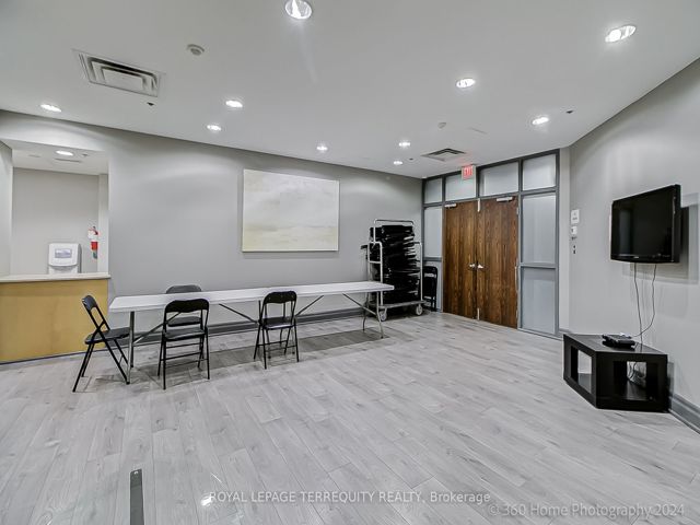 101 - 2772 Keele St