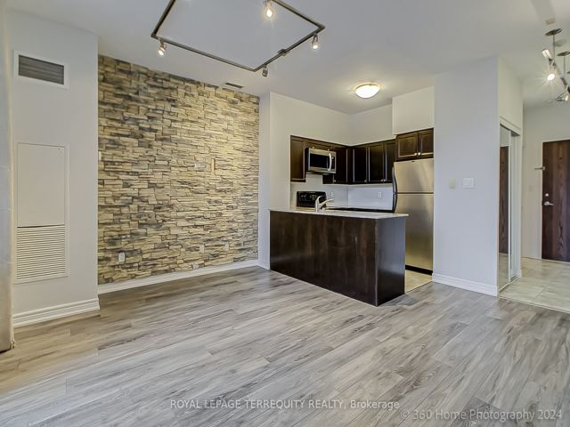 101 - 2772 Keele St