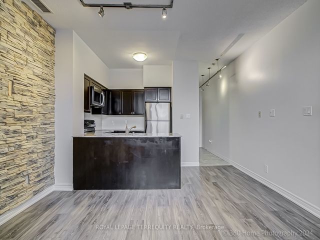 101 - 2772 Keele St