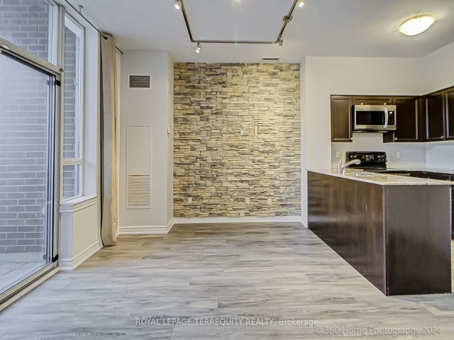 101 - 2772 Keele St