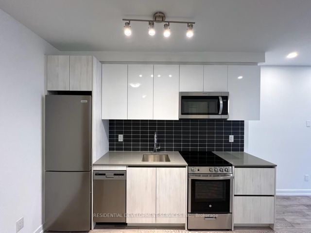 305 - 3100 Keele St