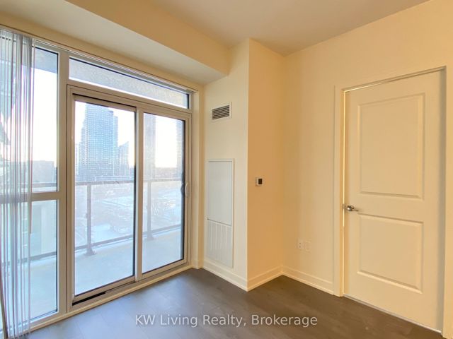 1207 - 38 Annie Craig Dr