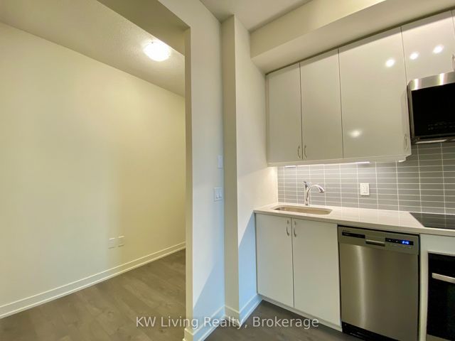 1207 - 38 Annie Craig Dr