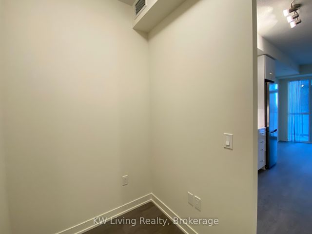 1207 - 38 Annie Craig Dr