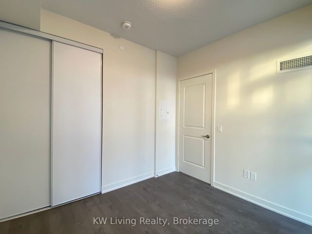1207 - 38 Annie Craig Dr