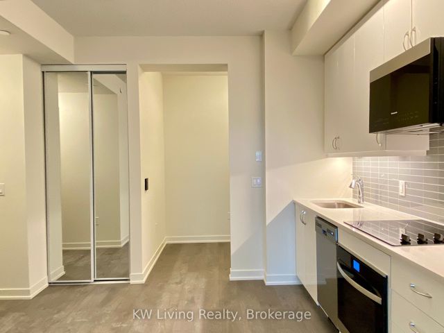 1207 - 38 Annie Craig Dr