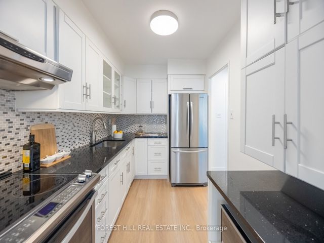 915 - 360 Ridelle Ave