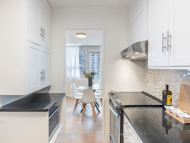915 - 360 Ridelle Ave