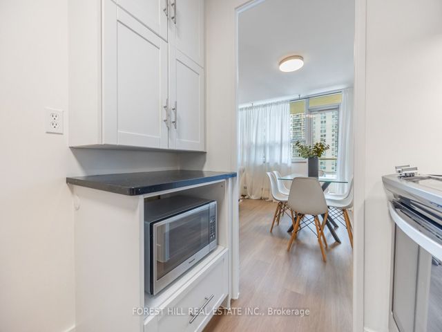 915 - 360 Ridelle Ave