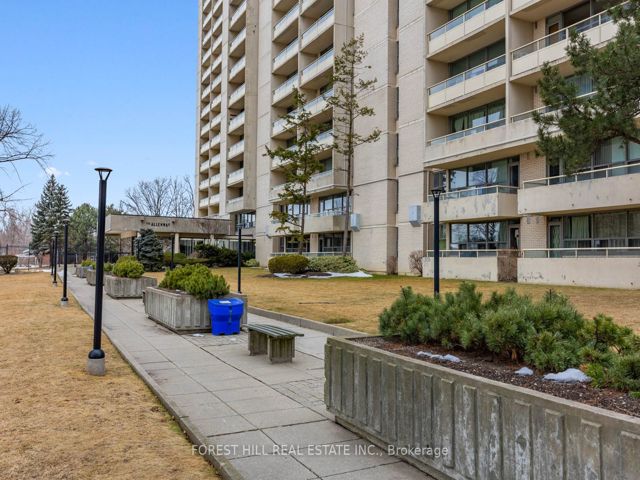 915 - 360 Ridelle Ave