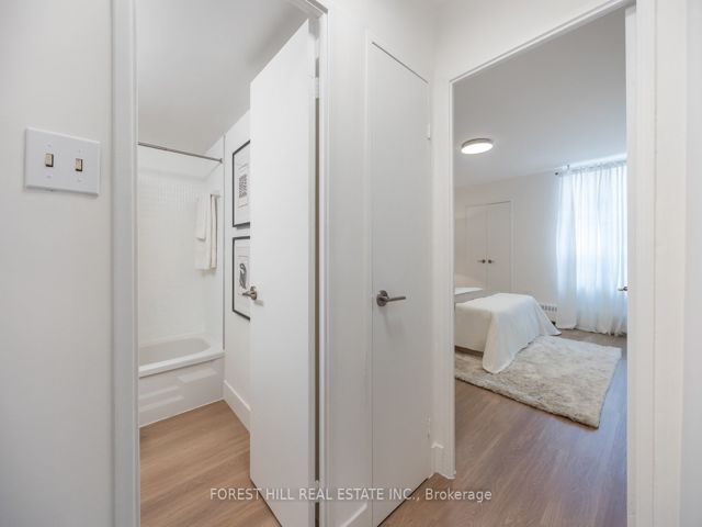 915 - 360 Ridelle Ave