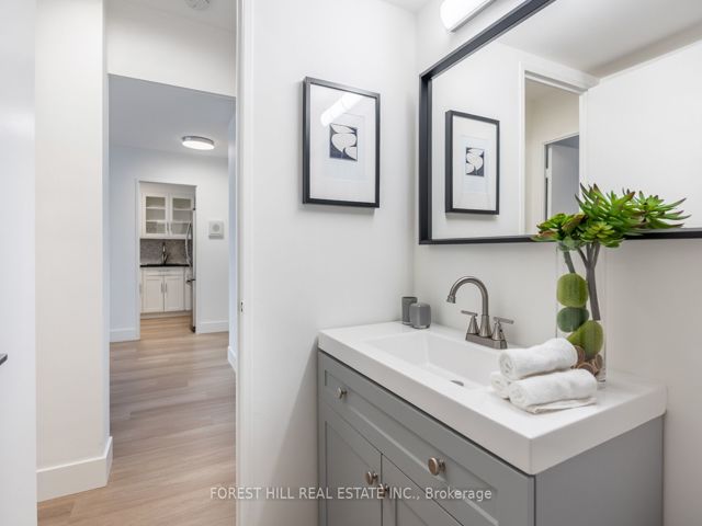 915 - 360 Ridelle Ave