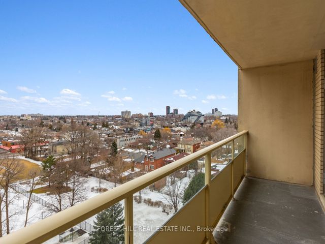 915 - 360 Ridelle Ave