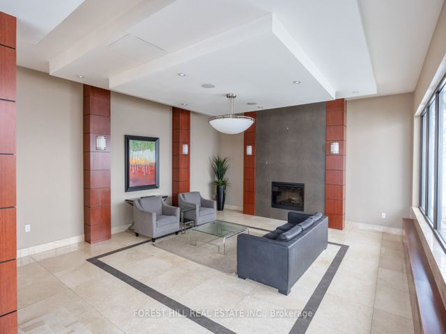 915 - 360 Ridelle Ave