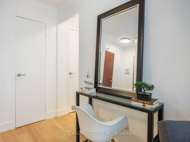 915 - 360 Ridelle Ave