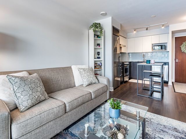 418 - 160 Flemington Rd