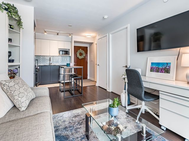 418 - 160 Flemington Rd