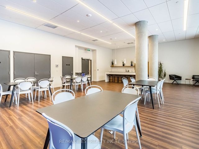 418 - 160 Flemington Rd