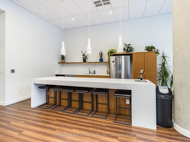 418 - 160 Flemington Rd