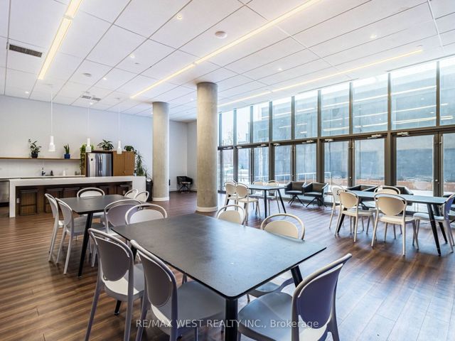418 - 160 Flemington Rd