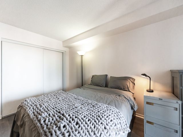 1104 - 2269 Lake Shore Blvd W Blvd