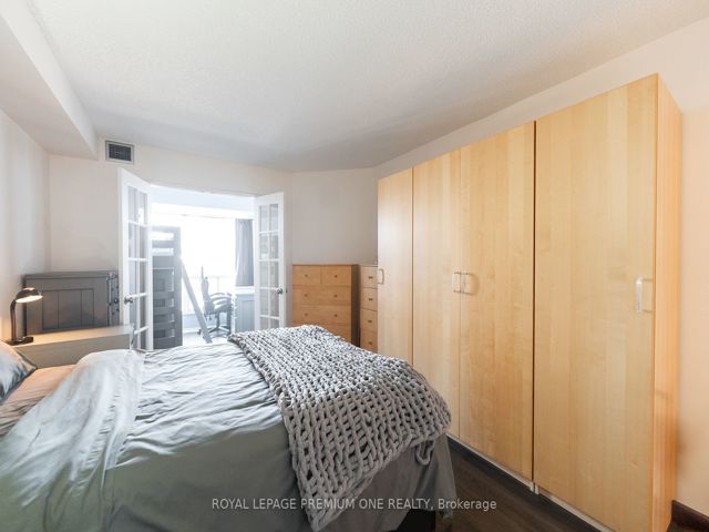 1104 - 2269 Lake Shore Blvd W Blvd