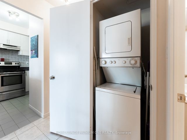 1104 - 2269 Lake Shore Blvd W Blvd