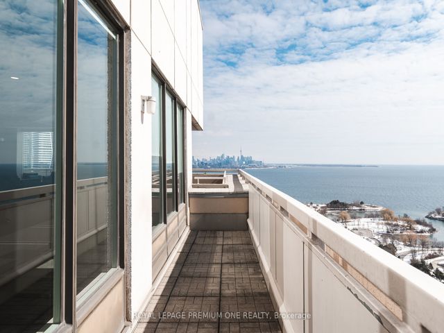 1104 - 2269 Lake Shore Blvd W Blvd