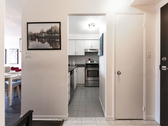 1104 - 2269 Lake Shore Blvd W Blvd
