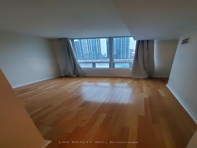 805 - 3391 Bloor St W