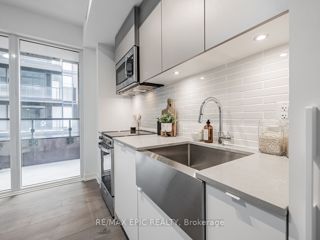 815 - 270 Dufferin St
