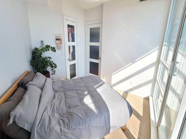 2208 - 15 Legion Rd S