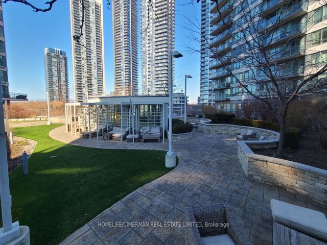 2208 - 15 Legion Rd S