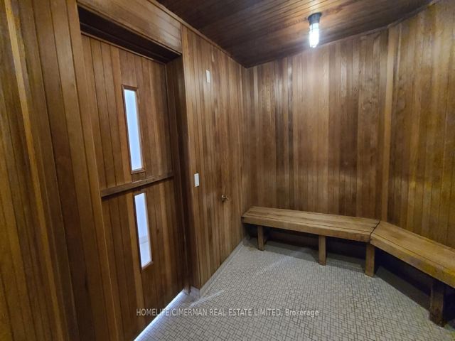 2208 - 15 Legion Rd S