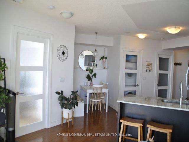 2208 - 15 Legion Rd S