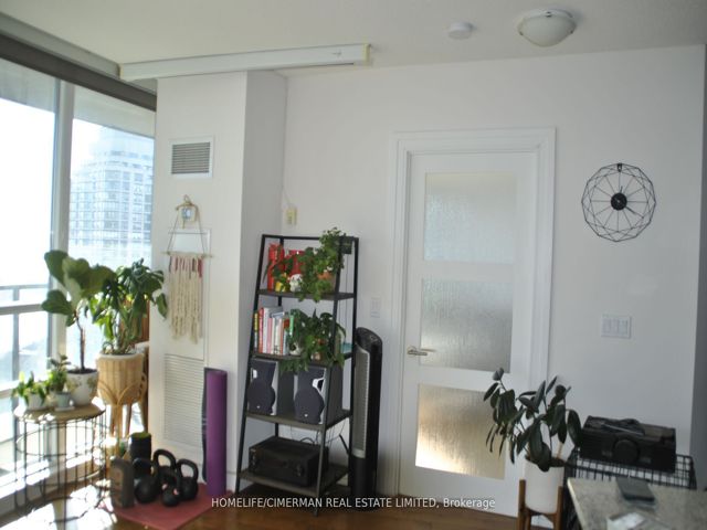 2208 - 15 Legion Rd S